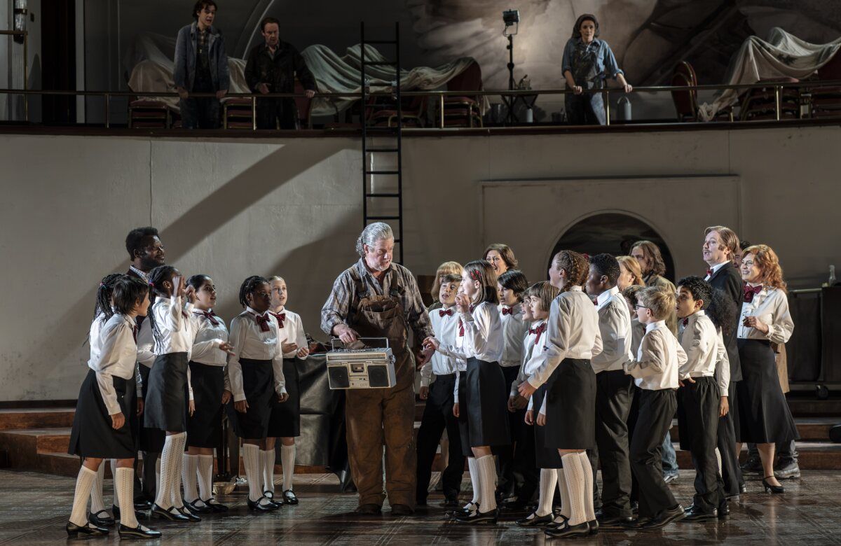 Photos: English National Opera Performs TOSCA at the London Coliseum — photo 15 of 27