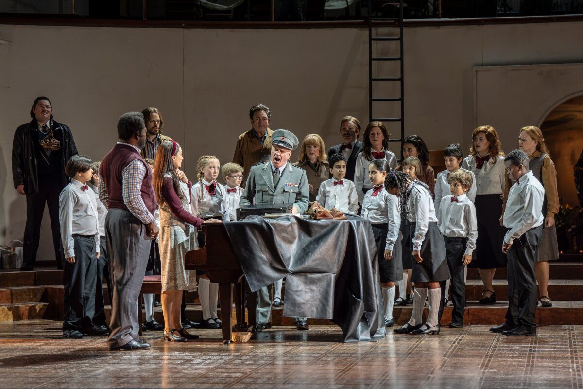 Photos: English National Opera Performs TOSCA at the London Coliseum — photo 13 of 27