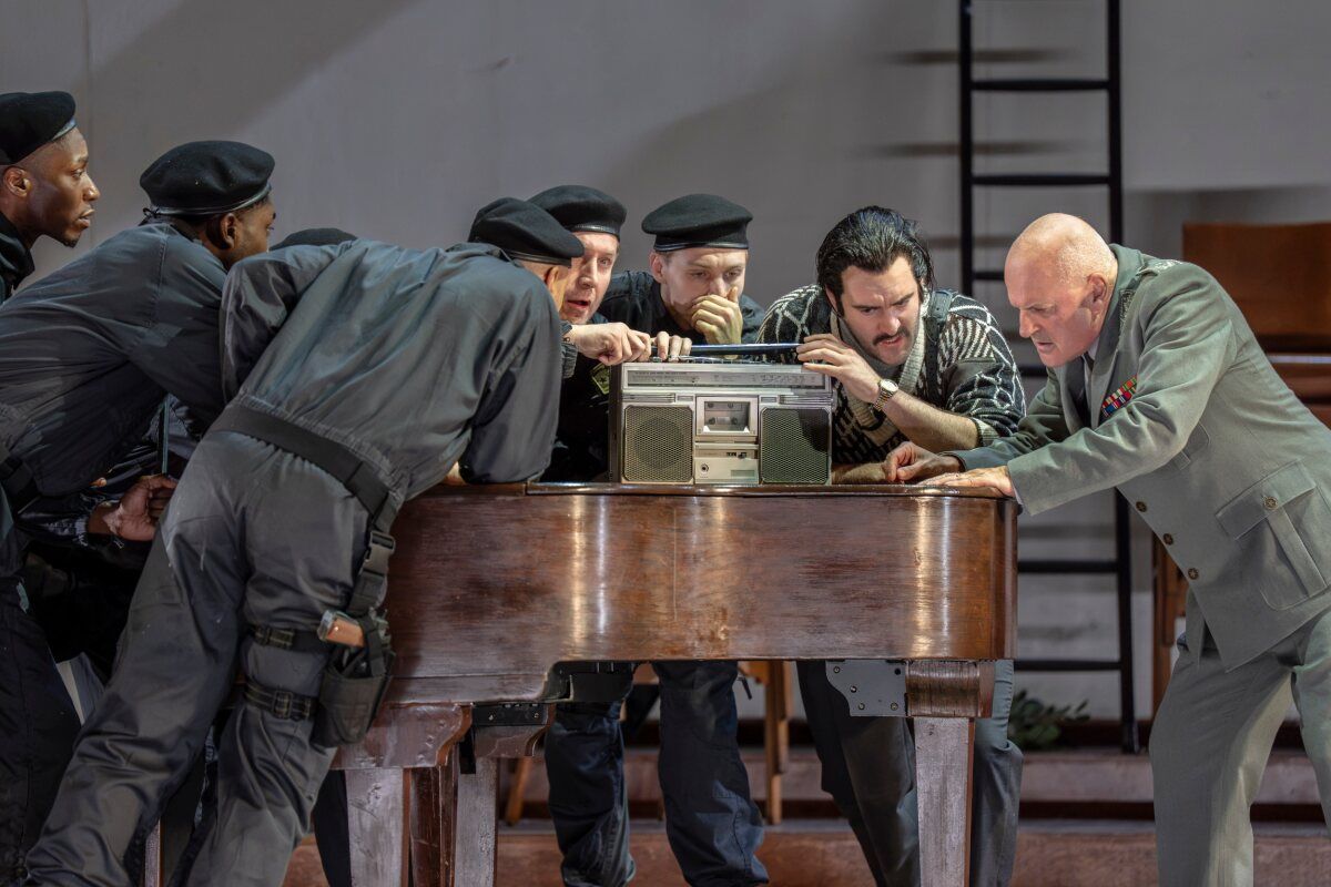 Photos: English National Opera Performs TOSCA at the London Coliseum — photo 21 of 27