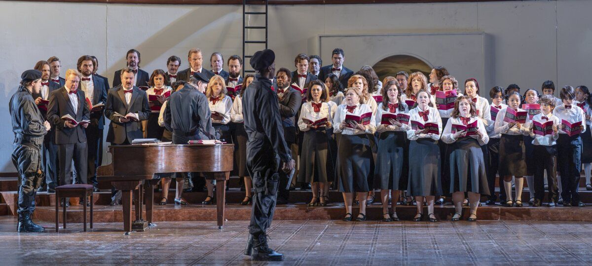 Photos: English National Opera Performs TOSCA at the London Coliseum — photo 3 of 27