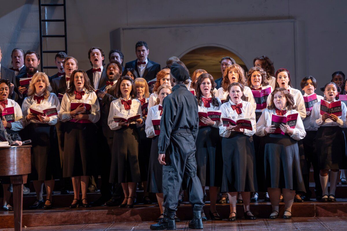 Photos: English National Opera Performs TOSCA at the London Coliseum — photo 18 of 27