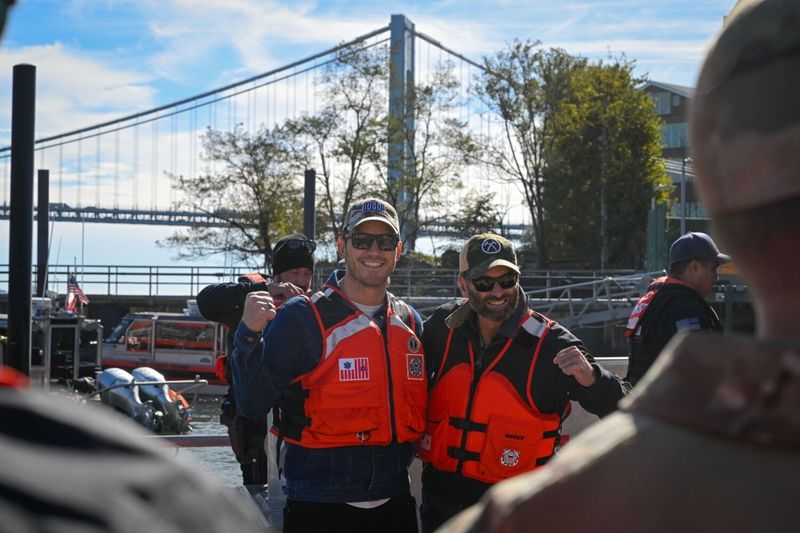 Photos: TERMINAL LIST Cast Visits USO and US Coast Guard in New York — photo 1 of 6