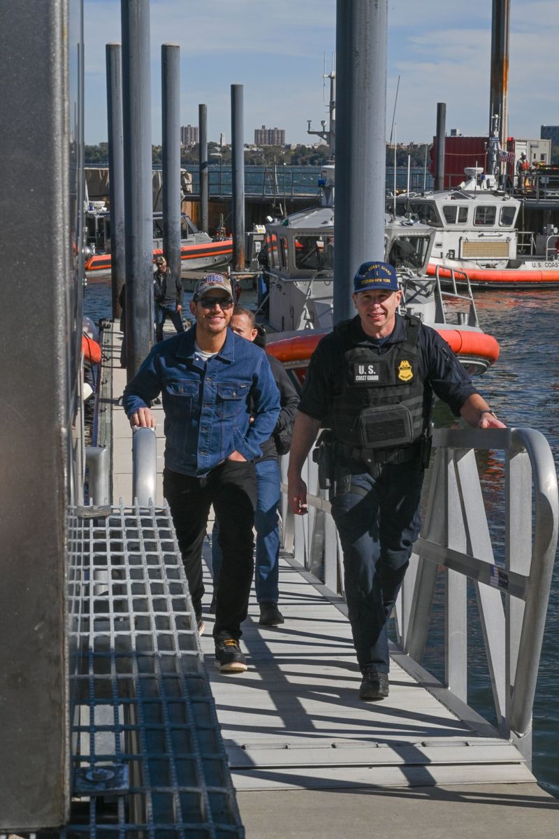 Photos: TERMINAL LIST Cast Visits USO and US Coast Guard in New York — photo 2 of 6