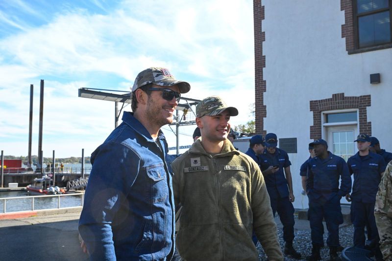 Photos: TERMINAL LIST Cast Visits USO and US Coast Guard in New York — photo 6 of 6