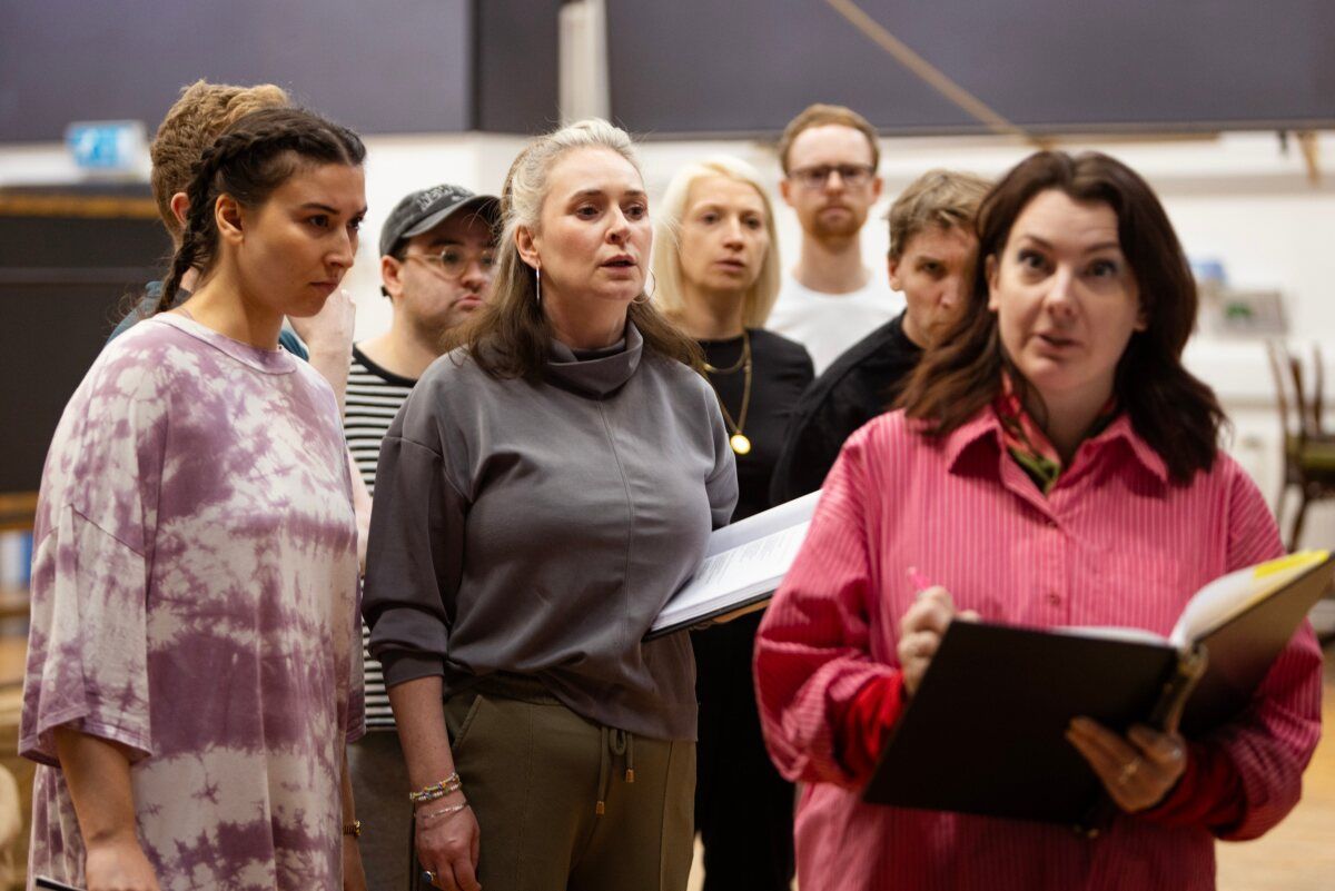 Photos: Inside Rehearsals for A CHRISTMAS CAROL at The Royal Lyceum Theatre Edinburgh — photo 4 of 28