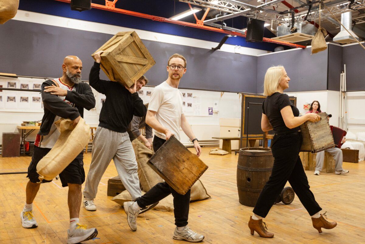Photos: Inside Rehearsals for A CHRISTMAS CAROL at The Royal Lyceum Theatre Edinburgh — photo 7 of 28