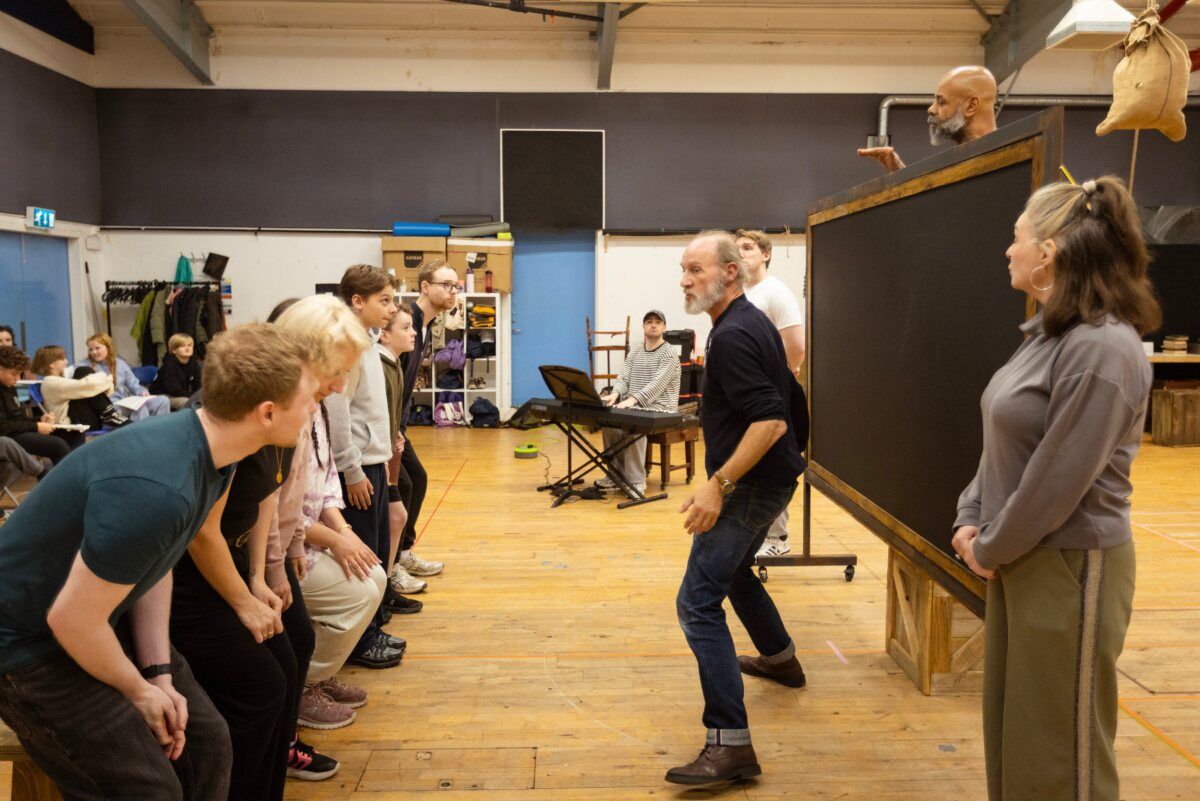 Photos: Inside Rehearsals for A CHRISTMAS CAROL at The Royal Lyceum Theatre Edinburgh — photo 18 of 28