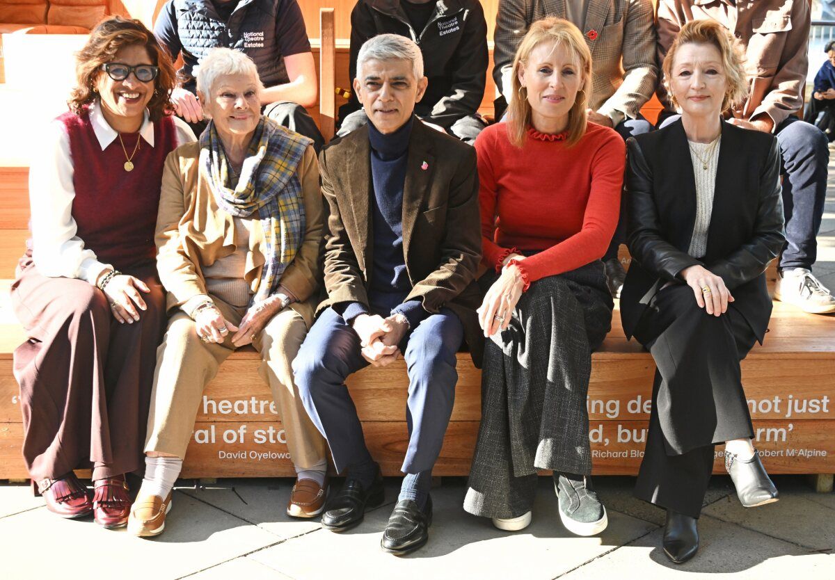 Photos: Judi Dench, Lesley Manville and More Unveil National Theatre Installation — photo 6 of 10