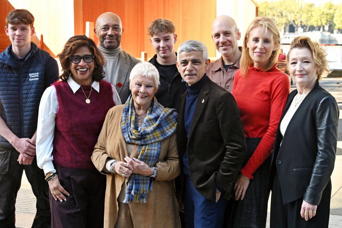 Photos: Judi Dench, Lesley Manville and More Unveil National Theatre Installation — photo 8 of 10