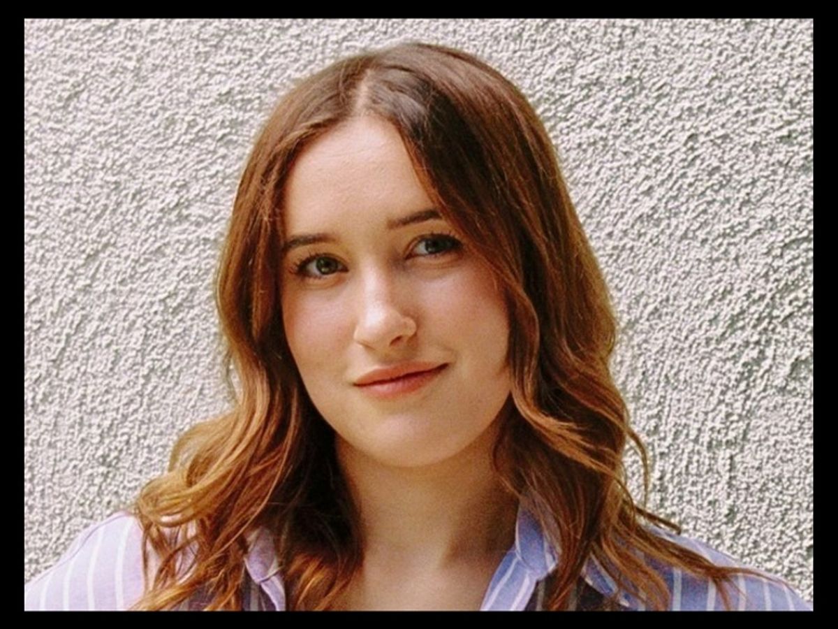 Gracie Lawrence Headshot