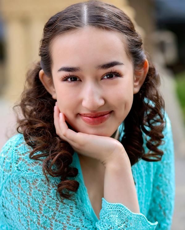 Alliana Lili Yang Photo