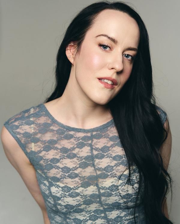Hannah Howzdy Photo