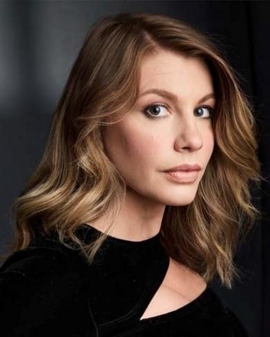Andrea Syglowski Photo
