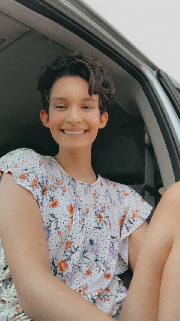 Mia Hutton Photo