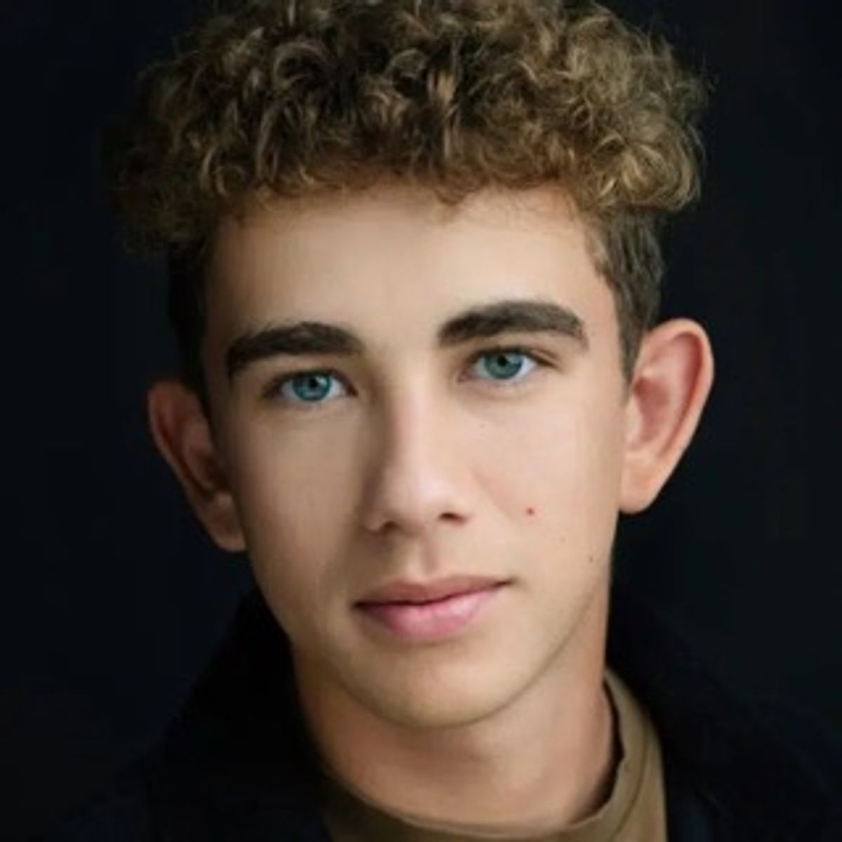 Miguel Gil Headshot