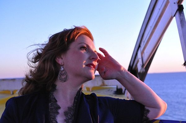 Lisa Delan Photo