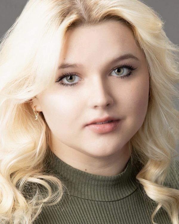 London Riley Keller Photo