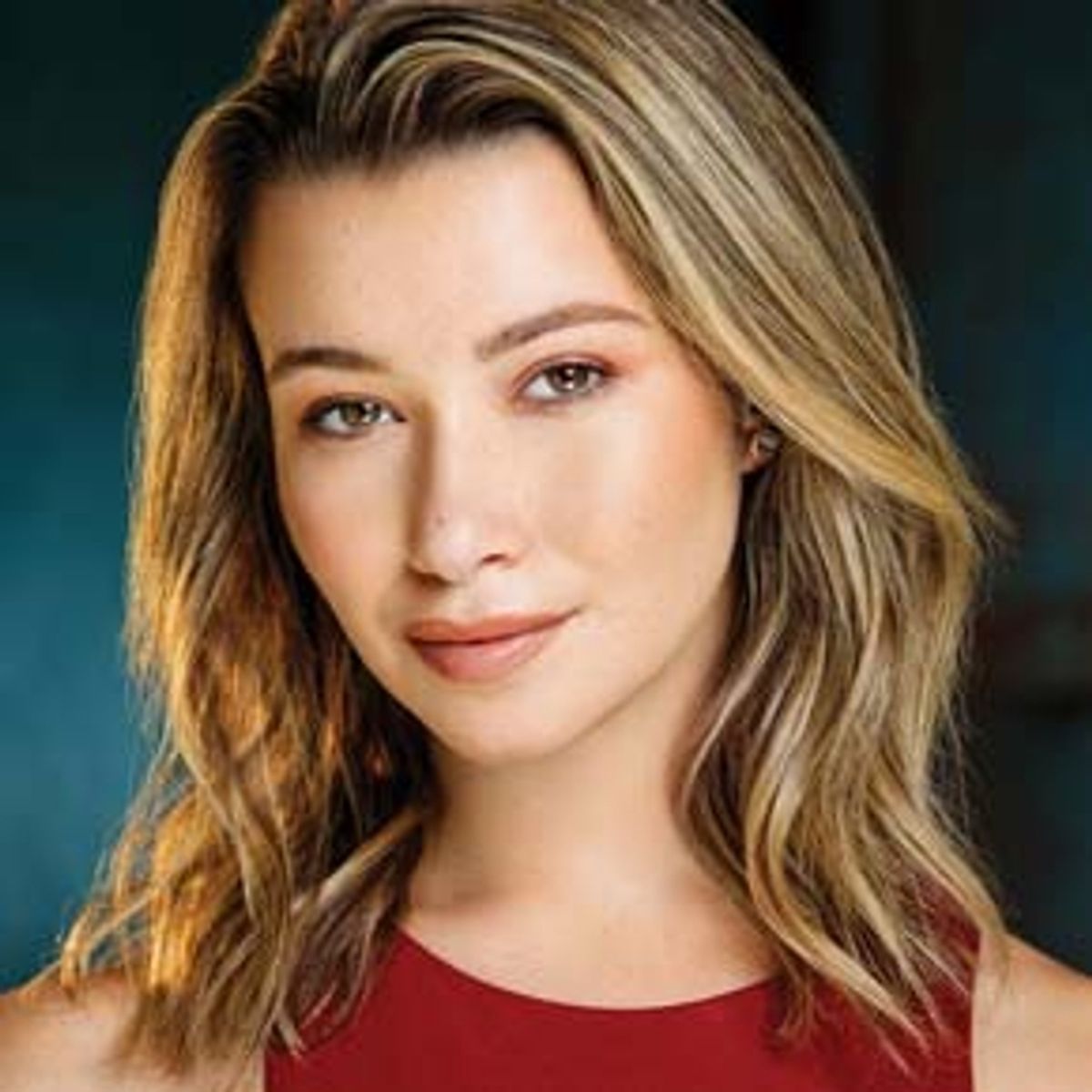 Ava Noble Headshot