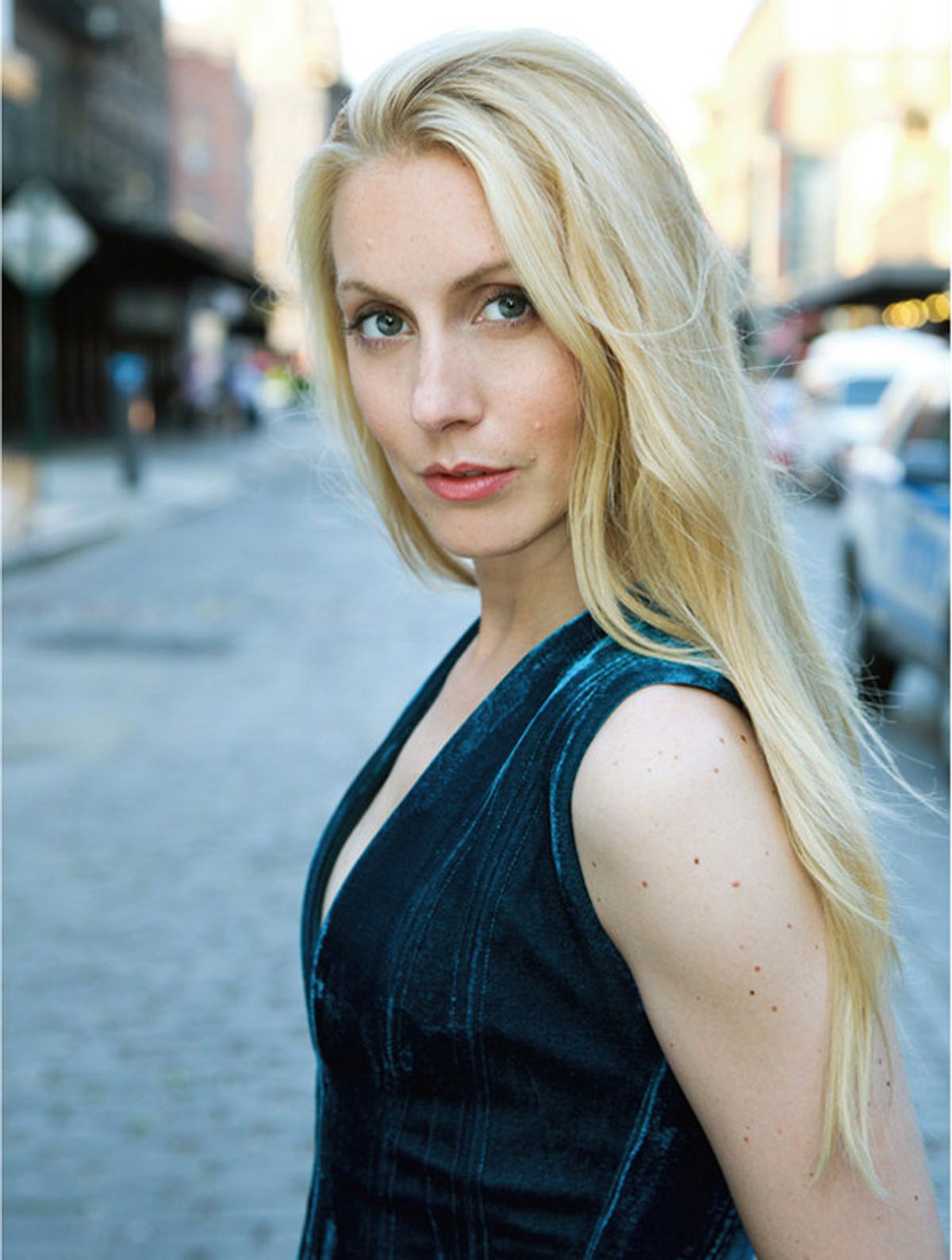 Elizabeth Narciso Headshot