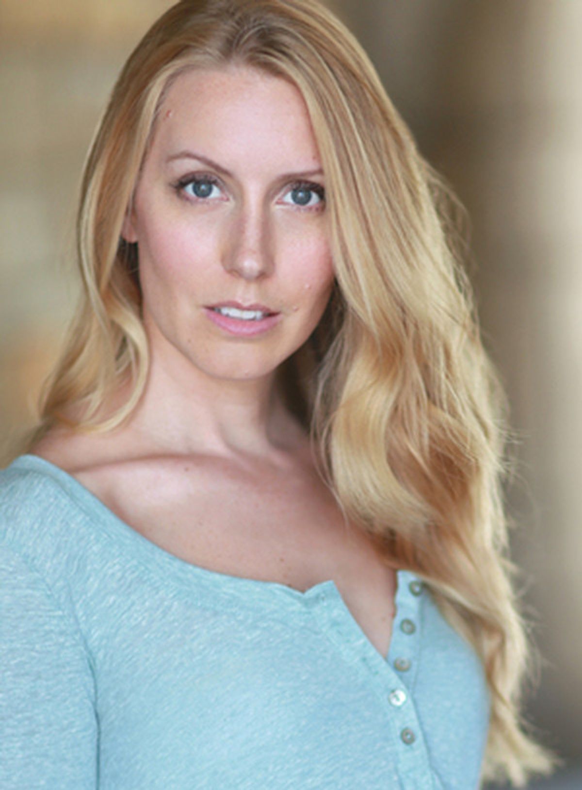 Elizabeth Narciso Headshot