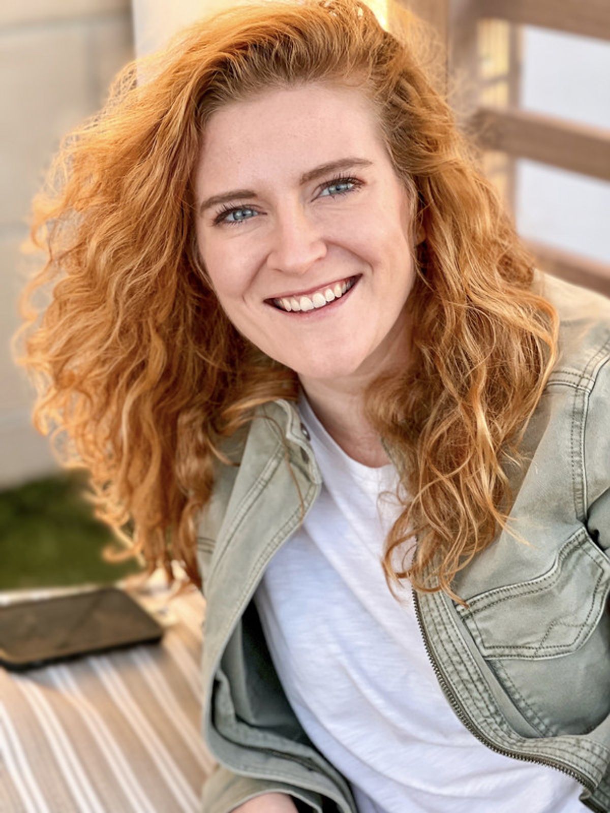 Sally Cade Holmes Headshot