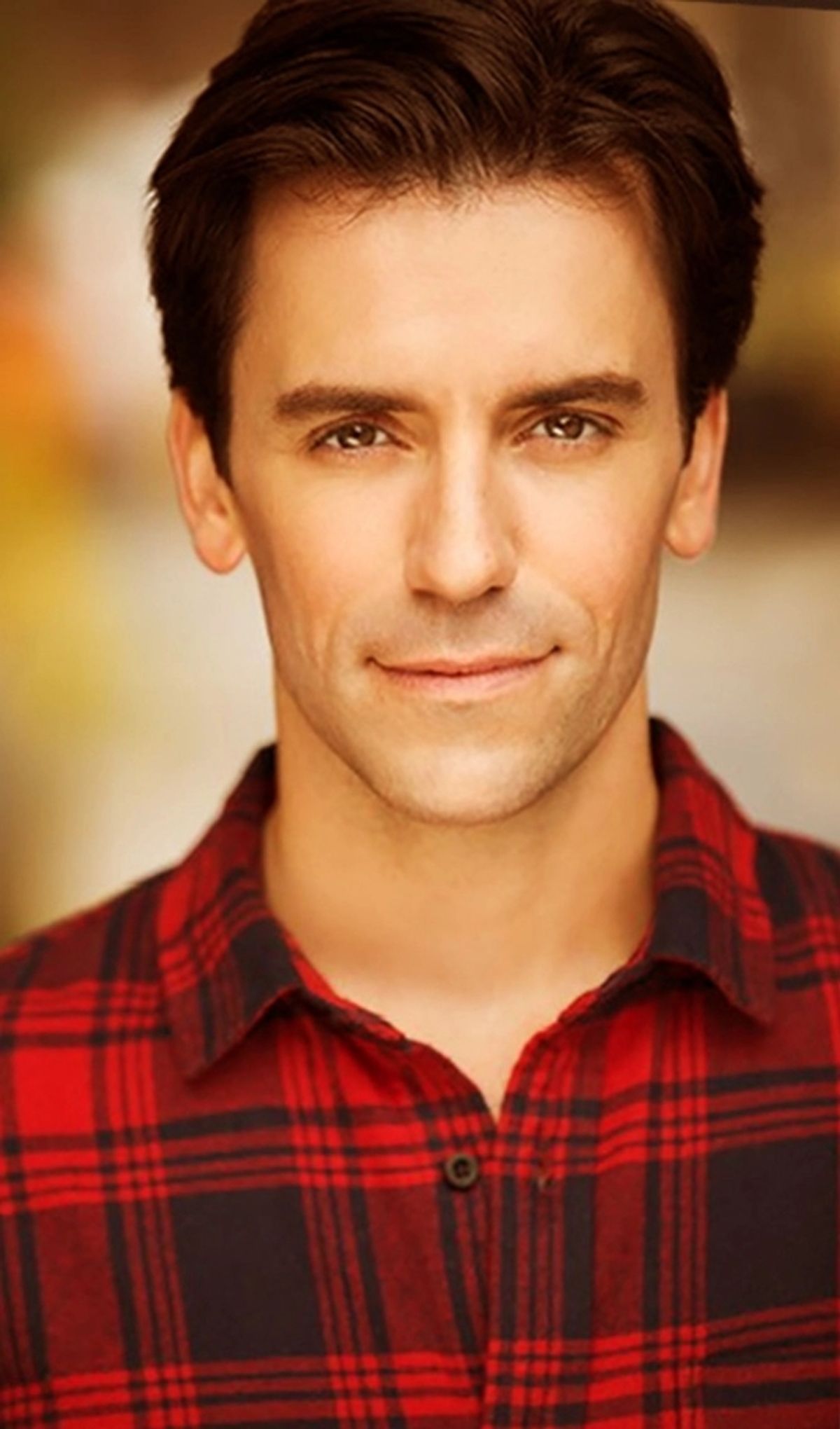 Clyde Alves Headshot