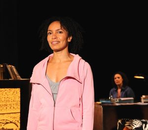 Eisa Davis, and in background Linda Powell @ BroadwayWorld Eisa Davis, and in background Linda Powell Photo