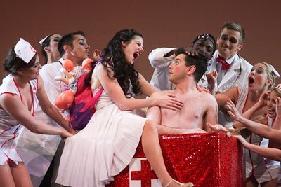 Nicole Parker and The Cast of Wicked Photo