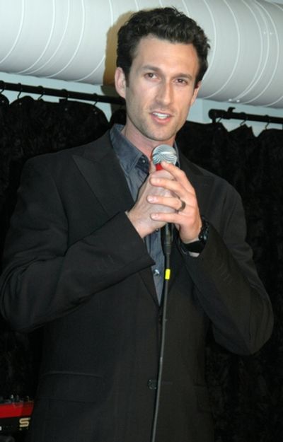 Aaron Lazar Photo