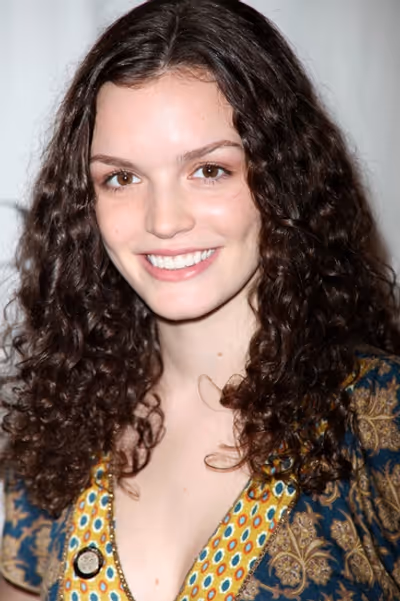 Jennifer Damiano Photo