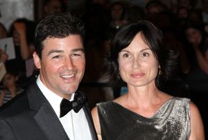 Kyle Chandler with his wife Photo