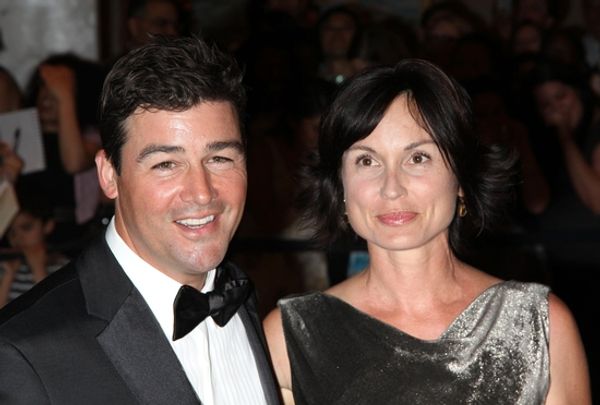 Kyle Chandler with his wife Photo