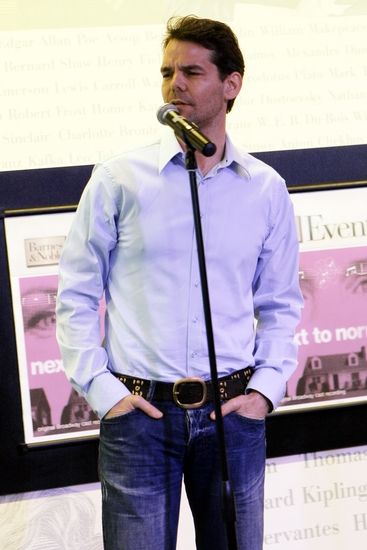 Photo Coverage: NEXT TO NORMAL Celebrates CD Release At Barnes and Noble — photo 1 of 24