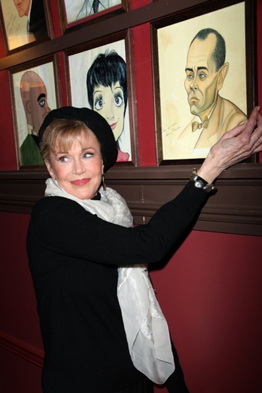 Photo Coverage: 33 Variations Star Jane Fonda's Caricature Unveiled at Sardi's Image