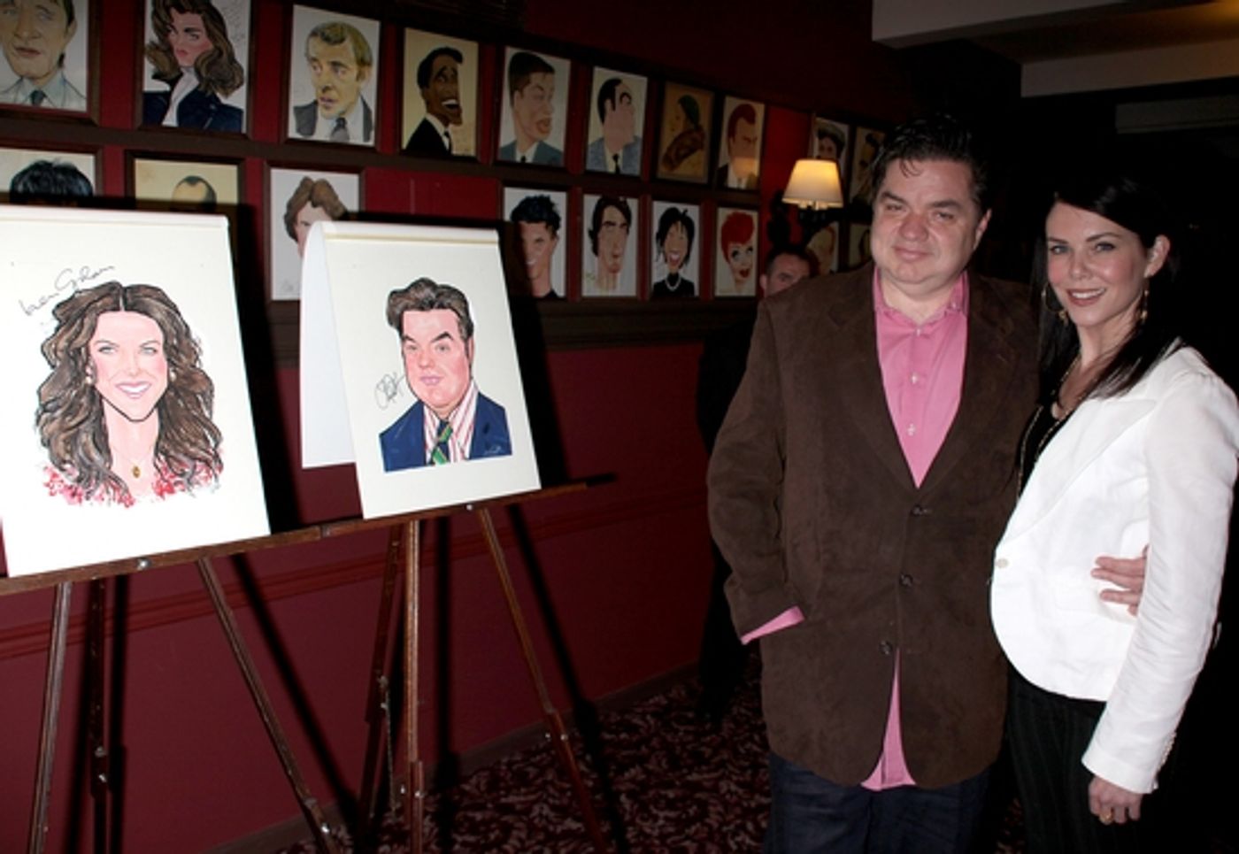 Photo Coverage: 'GUYS and DOLLS' Stars Lauren Graham and Oliver Platt Join the Sardi's 'Wall of Fame'  Image