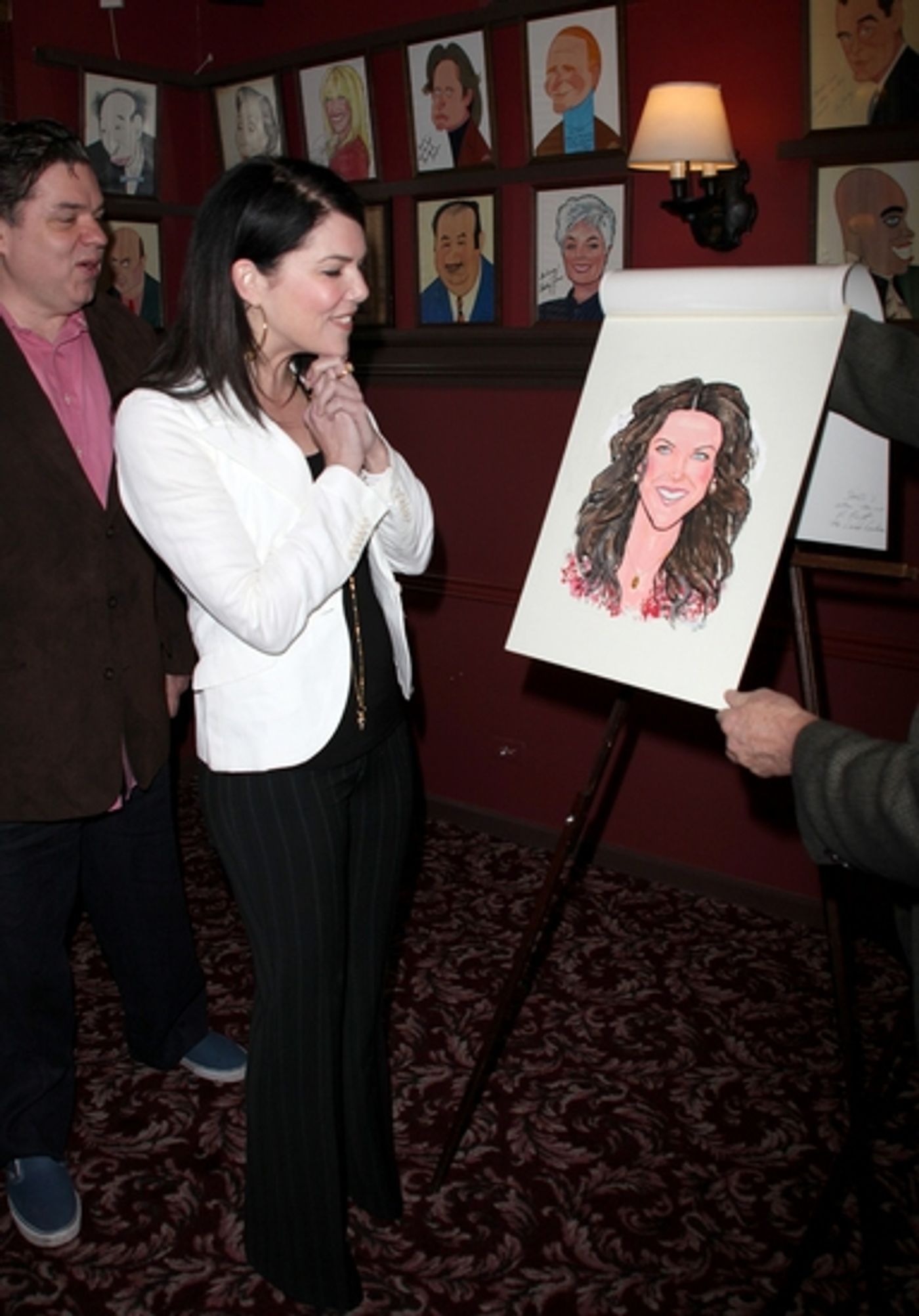 Photo Coverage: 'GUYS and DOLLS' Stars Lauren Graham and Oliver Platt Join the Sardi's 'Wall of Fame'  Image