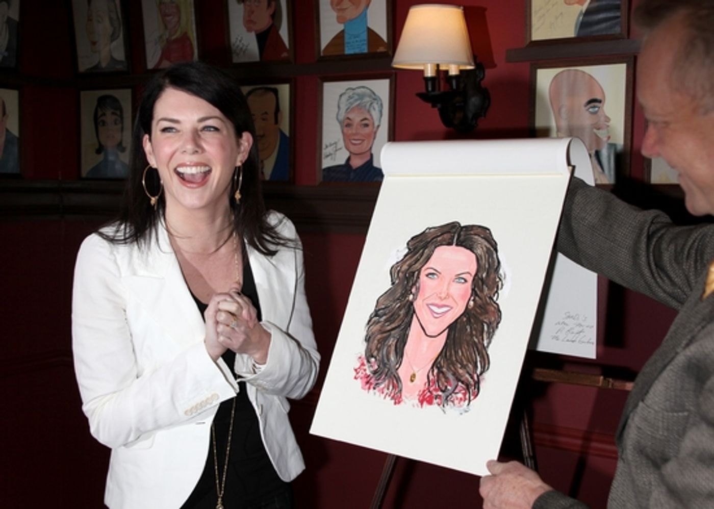Photo Coverage: 'GUYS and DOLLS' Stars Lauren Graham and Oliver Platt Join the Sardi's 'Wall of Fame'  Image