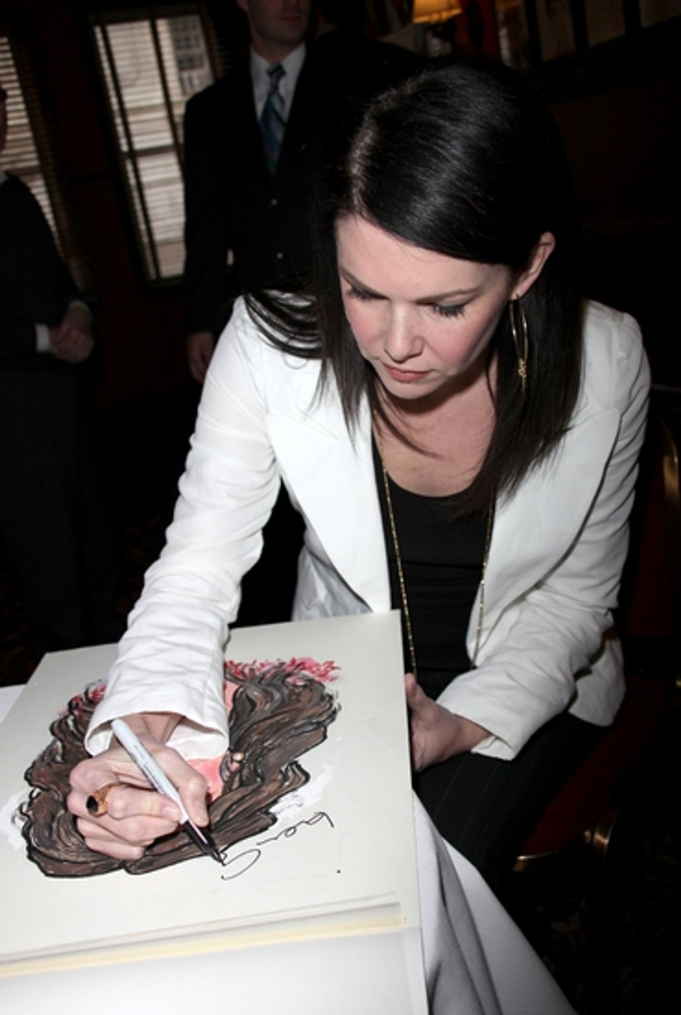 Photo Coverage: 'GUYS and DOLLS' Stars Lauren Graham and Oliver Platt Join the Sardi's 'Wall of Fame'  Image
