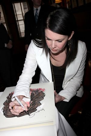  Lauren Graham Photo