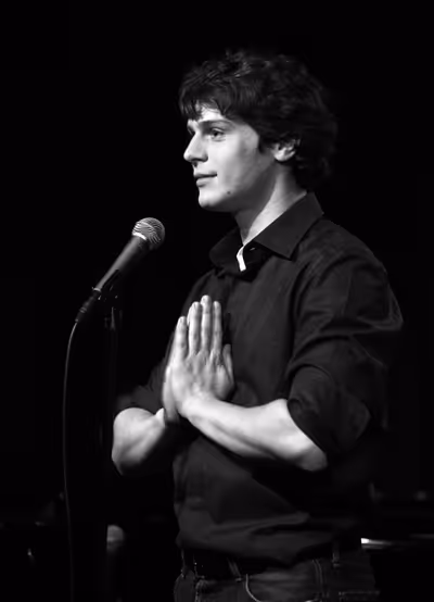 Jonathan Groff Photo