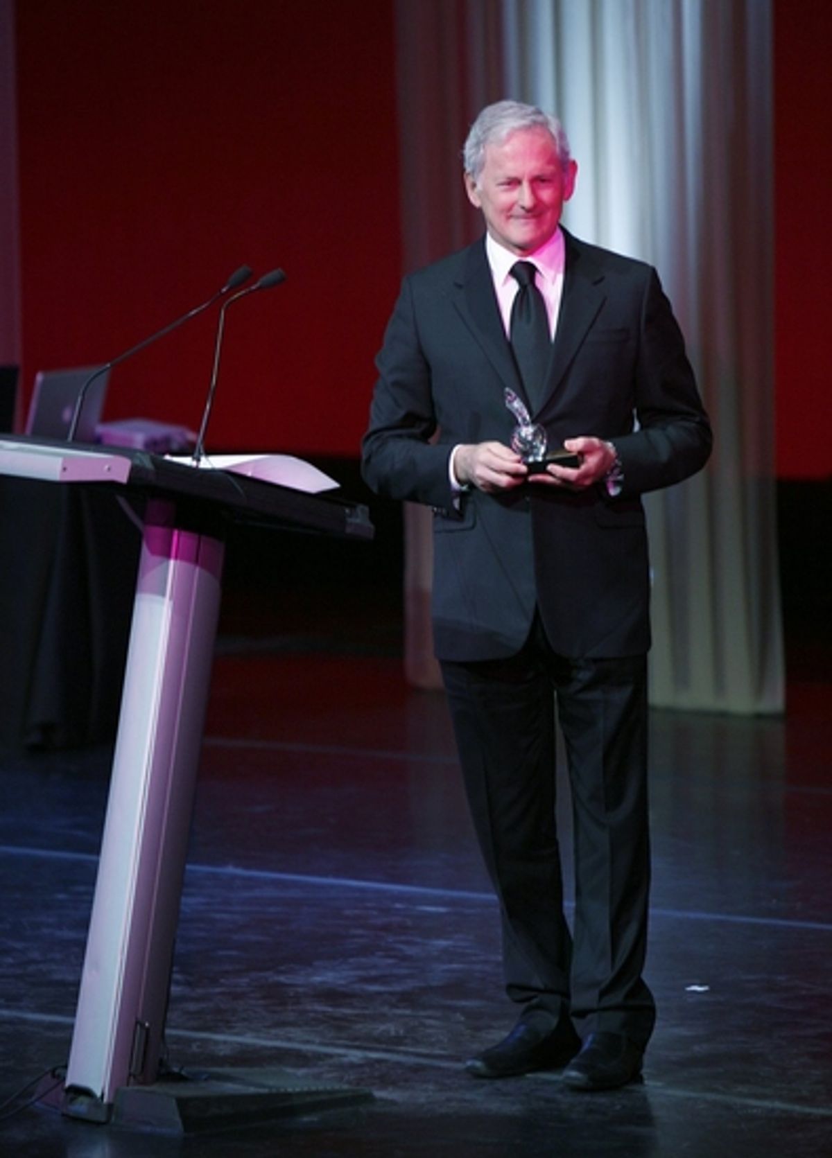Victor Garber at 2009 Drama Desk Awards - Part 1