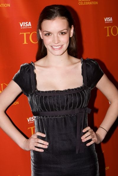 Jennifer Damiano Photo