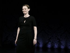 Samantha Mathis @ BroadwayWorld Samantha Mathis Photo