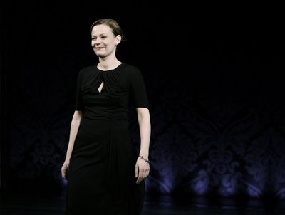 Samantha Mathis Photo