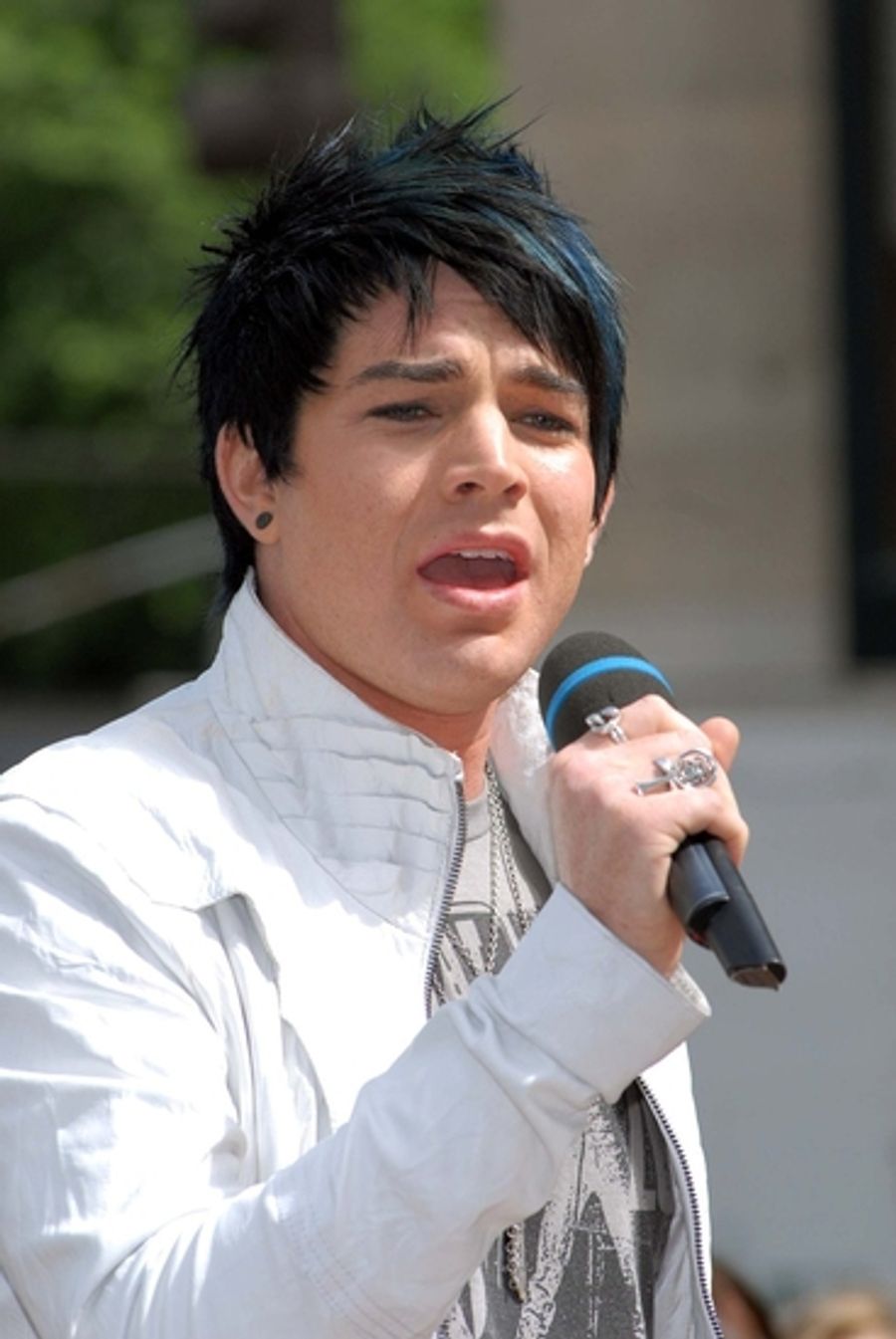 Photo Flash: 'IDOL' Star Adam Lambert Visits CBS's Early Show Image