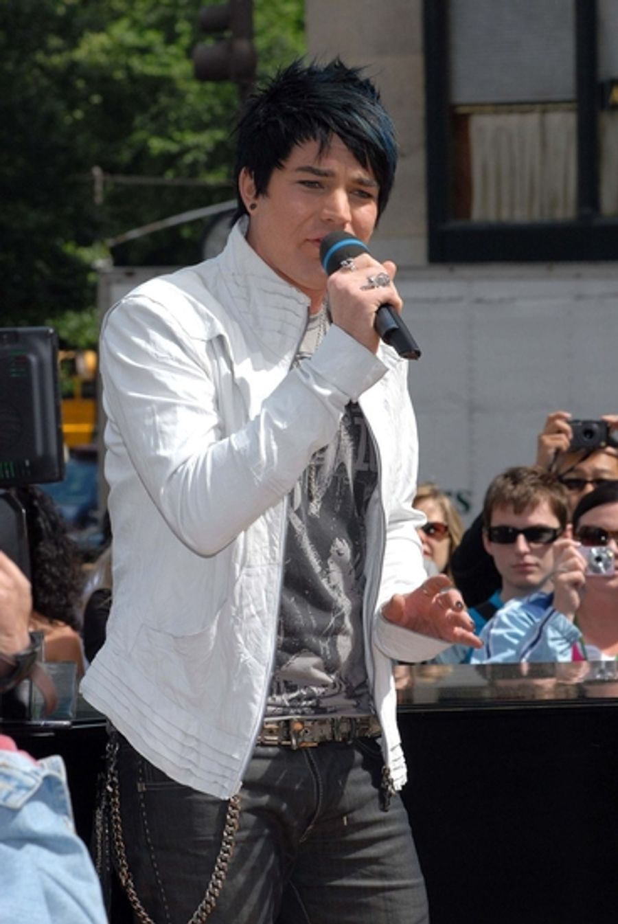 Photo Flash: 'IDOL' Star Adam Lambert Visits CBS's Early Show Image
