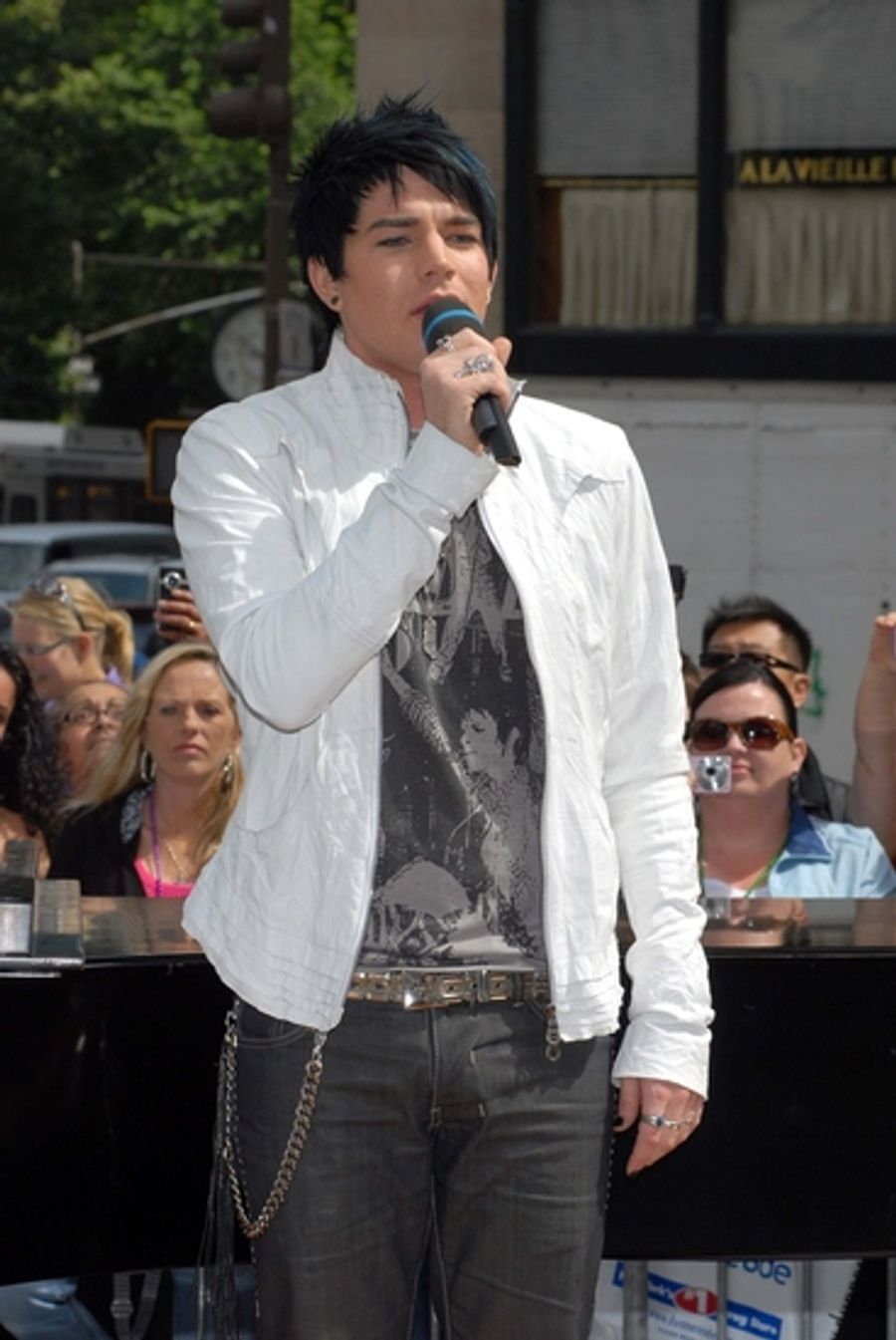Photo Flash: 'IDOL' Star Adam Lambert Visits CBS's Early Show Image