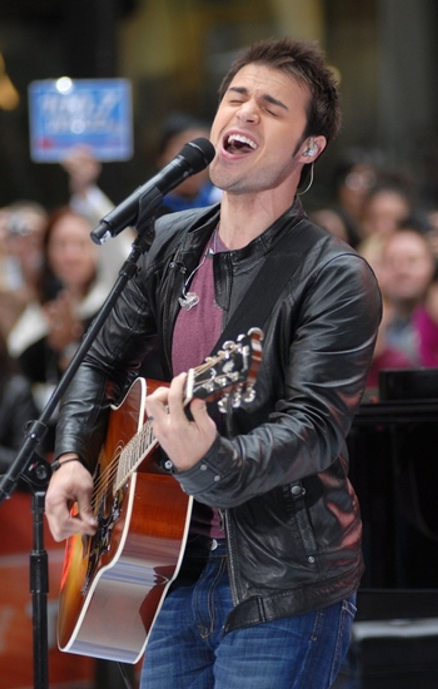 Photo Coverage: 'IDOL' Stars Kris Allen and Adam Lambert Visit NBC's Today Show  Image