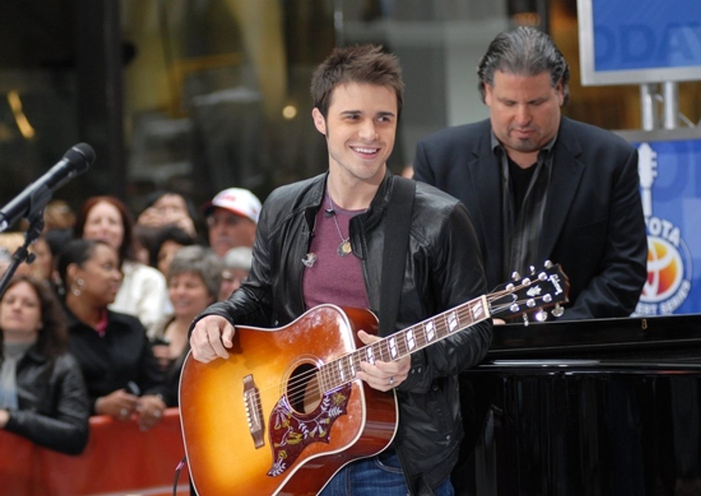 Photo Coverage: 'IDOL' Stars Kris Allen and Adam Lambert Visit NBC's Today Show  Image