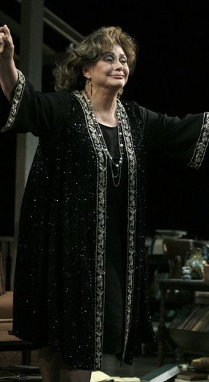 Elizabeth Ashley Photo